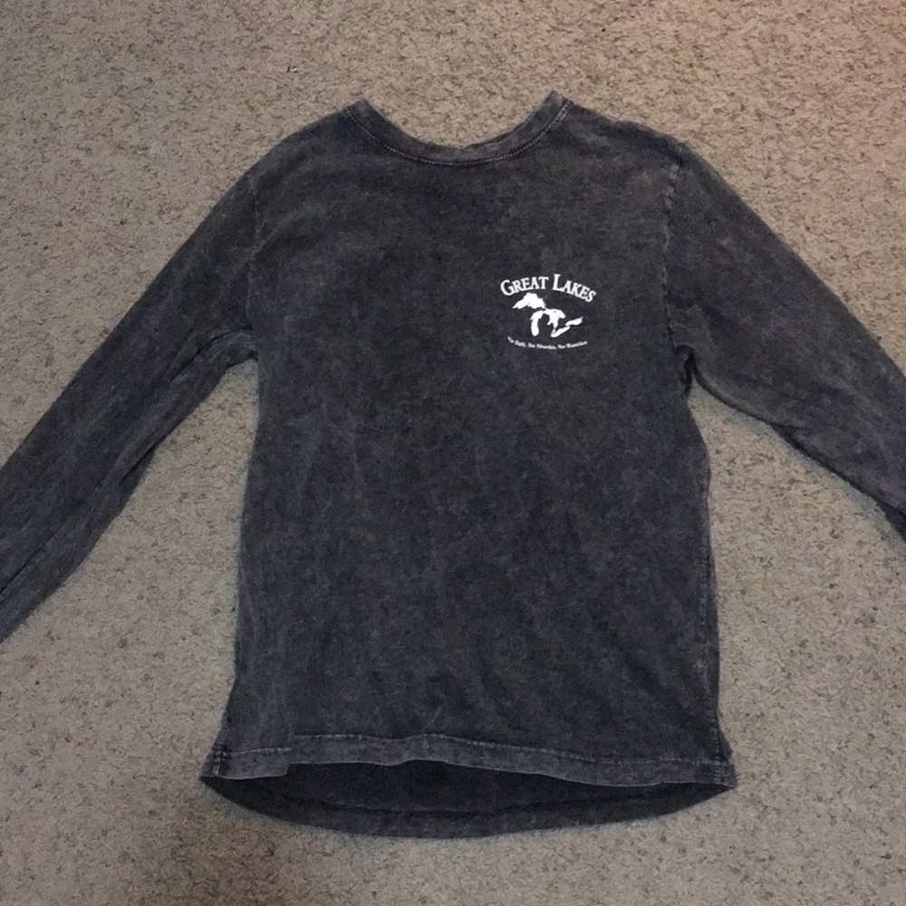 long sleeved gray shirt